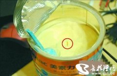 美素奶粉被曝出异物 洋奶粉消费者维权难