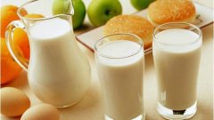 牛奶原来要这么喝 击破十大乳业谣言！喝牛奶会致癌、缺钙？专家