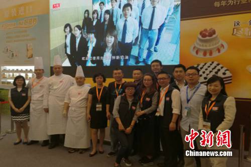 光明乳业亮相第十九届中国国际烘焙展览会(图1)