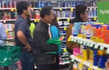 墨市超市再现亚裔排长龙买奶粉 被批该死