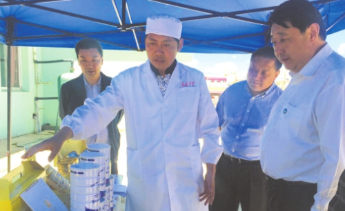 研究生回藏区重建奶粉厂 见证牦牛乳制品从衰落到重生
