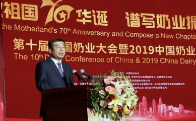 从靠天吃饭到培育“源头活水”——协同共生的奶业转型记