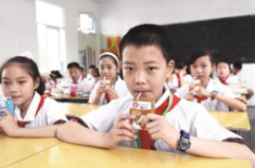 农业部回应关于取消“中国学生饮用奶”标志认证的建议