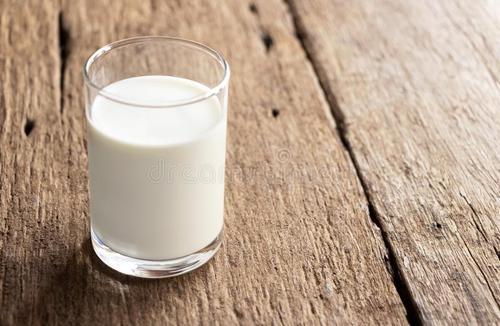 牛奶保质期不同是因为添加了防腐剂？(图1)
