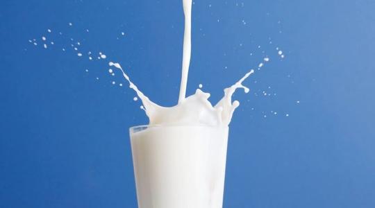 中国乳品网：胆固醇高可以喝牛奶吗？(图1)