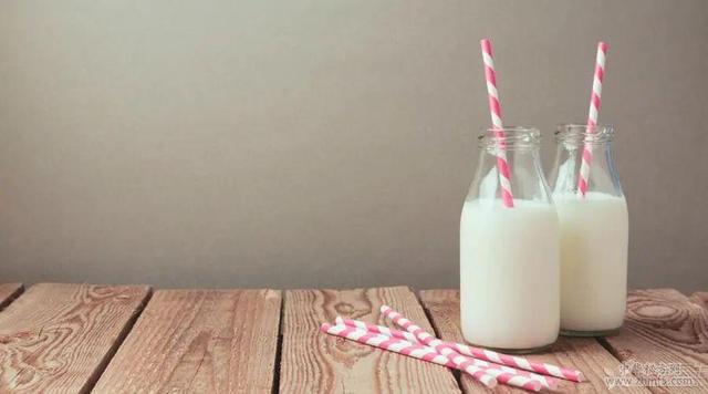 牛奶含大量激素，会导致性早熟和癌症，是真还是假？看完涨知识了(图3)