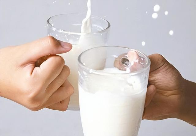 牛奶含大量激素，会导致性早熟和癌症，是真还是假？看完涨知识了(图12)