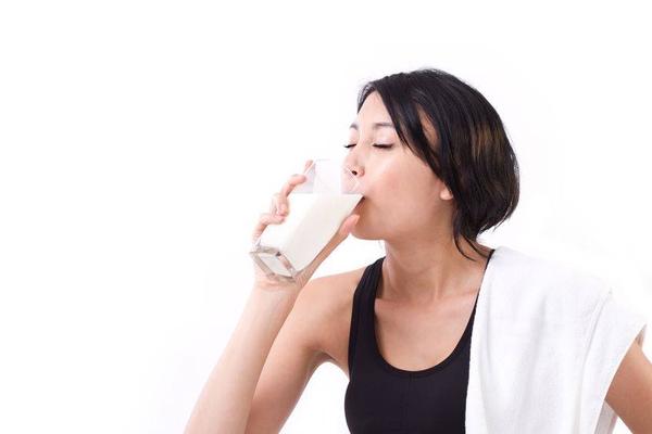 每天喝牛奶的人与不喝的人，体质是否有差距？(图6)