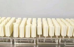一支雪糕串起一条产业链 使当地牦牛奶从低端向高端加工产品发展