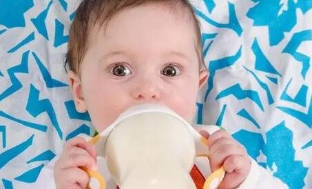 宝宝奶粉安全问题新事件爆发！到底应该如何选奶粉才能安全放心？
