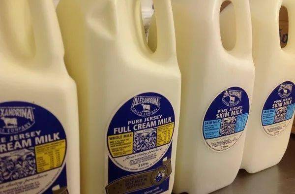 澳人不喝牛奶了？澳洲牛奶饮用量十年锐减13%，植物性奶制品受追捧！