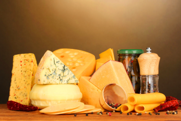 教你如何进行奶酪的分类，告诉你什么是生奶酪和熟奶酪