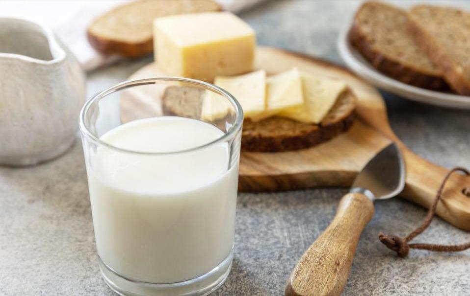 血糖高的人，能不能每天喝牛奶？全脂牛奶和低脂牛奶，喝哪种好？