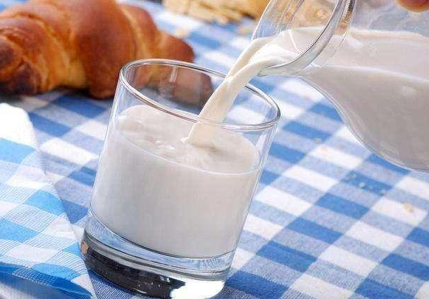 怀孕了喝纯牛奶好还是喝酸奶好？孕妇需要多喝纯牛奶