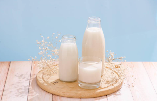 液态奶和奶粉的营养区别，喝奶粉好还是喝液态奶好？