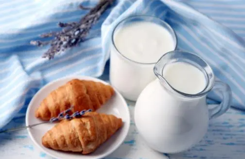 牛奶应该怎么搭配吃?牛奶在饮食中的搭配和饮用方式有哪些？
